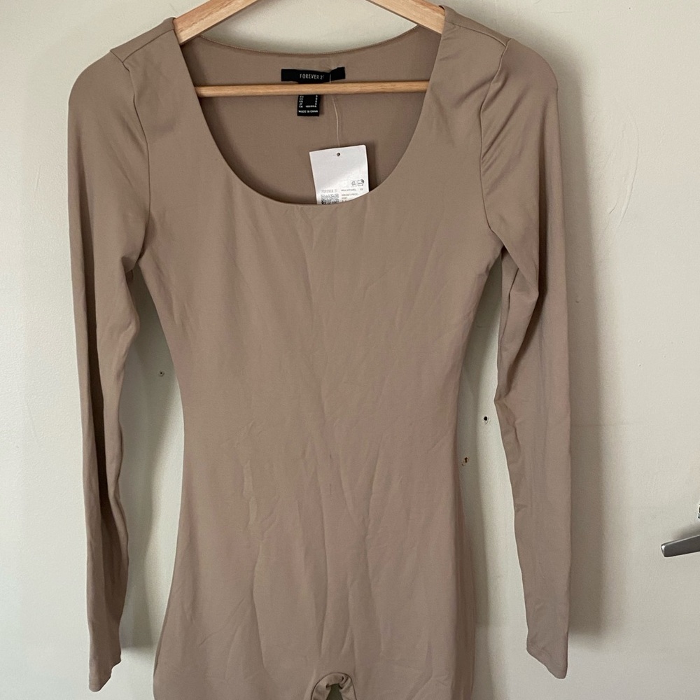 Forever 21 Long Sleeve Scoop Neck Bodysuit in Taupe NWT
